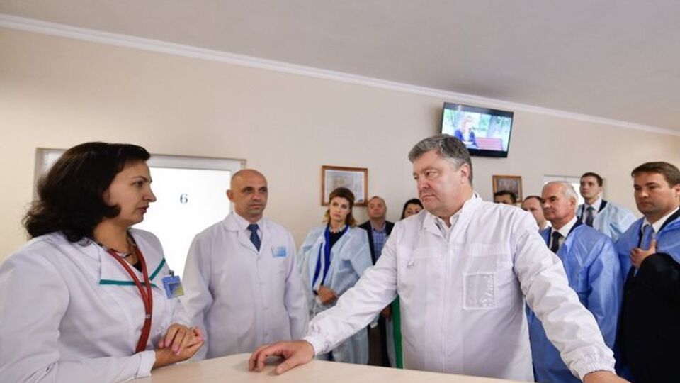 Порошенко вместе с женой посетил Калиновскую центральную районную больницу в Винницкой области