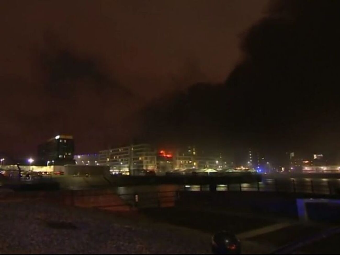 Все авто на парковке сгорели