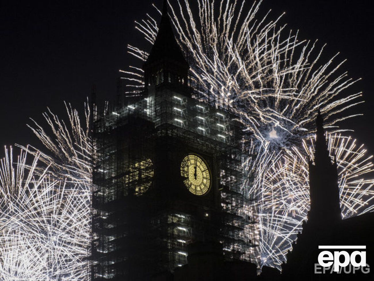 Шоу длилось около 12 минут