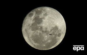 Супермісяць відбувається через те, що повний місяць збігається за часом із найбільшим наближенням Місяця до Землі