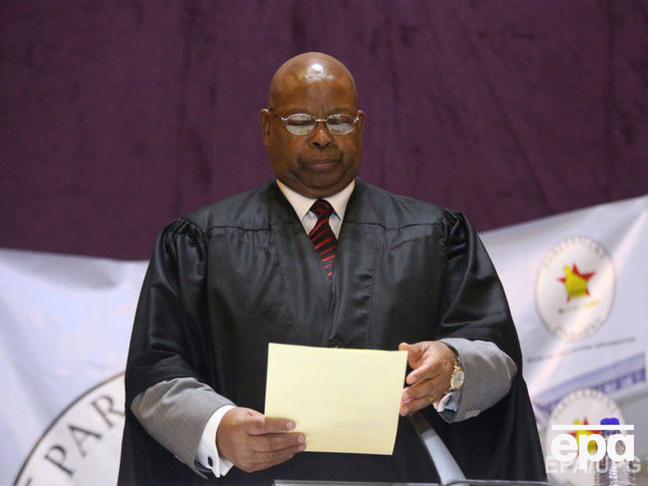 В Зимбабве определились с привилегиями экс-президента, сообщают СМИ