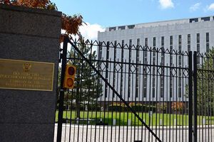 Площадь перед российским посольством получит название "Борис Немцов Плаза"
