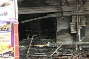 Магазин повністю зруйновано вогнем