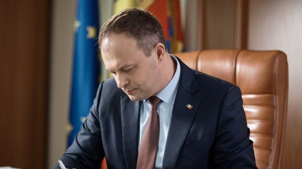 Канду підписав законопроект замість Додона
