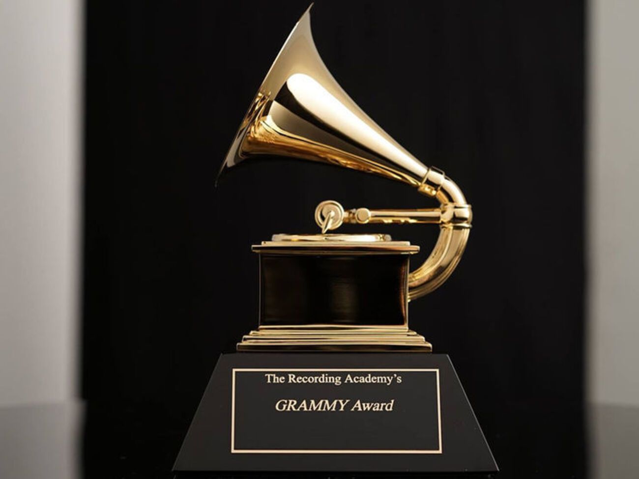 Премия за особые достижения вручается отдельно от основных наград