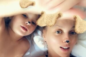 Полякова та її дочка приміряли образи собак