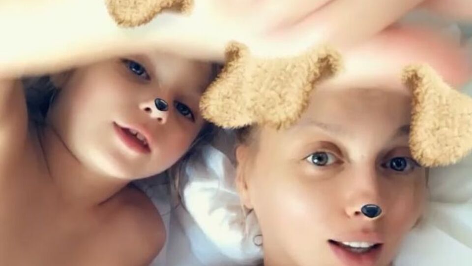 Полякова та її дочка приміряли образи собак