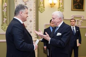 Порошенко принял верительную грамоту у посла Нидерландов