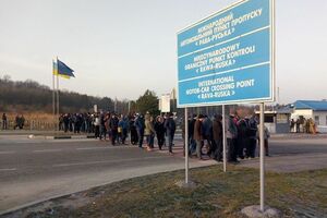 Ситуація в пунктах пропуску ускладнена
