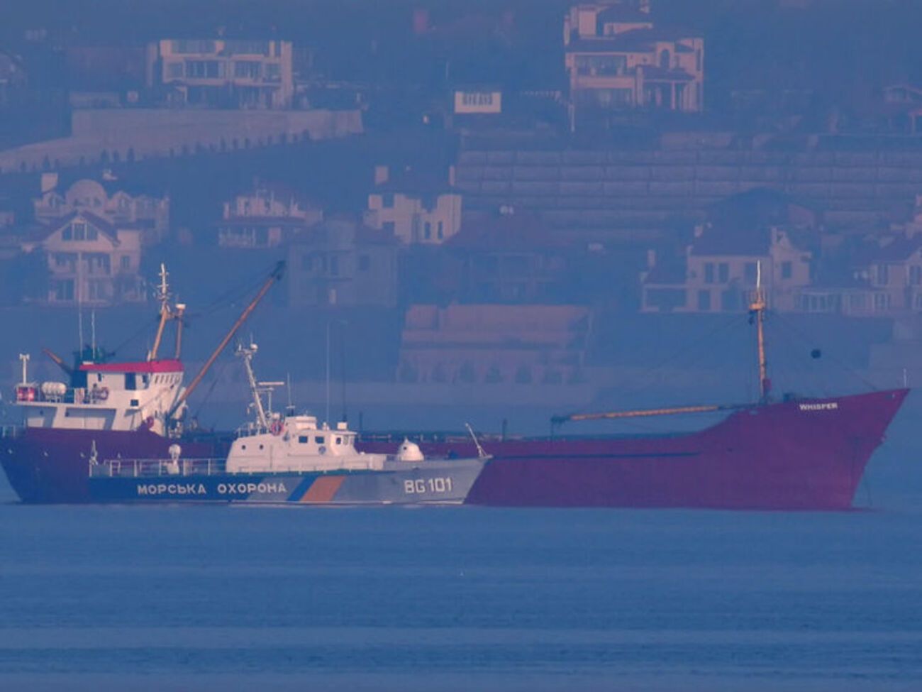 Whisper охраняют пограничники