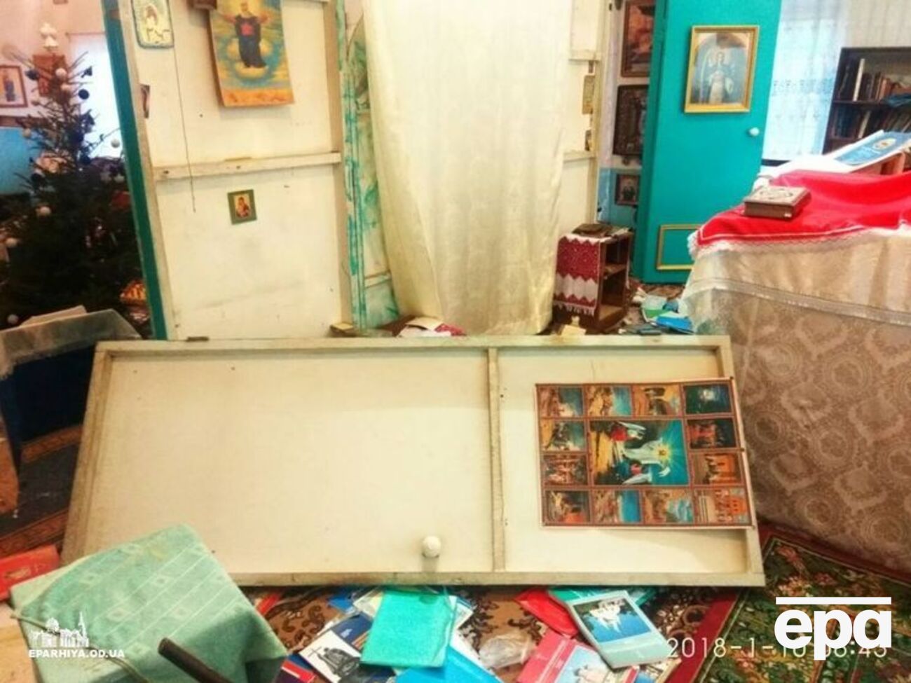 Неизвестные&nbsp;сломали алтарные двери в храме