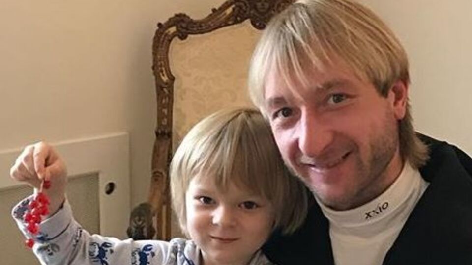 Євген та Олександр Плющенки вийшли на лід разом