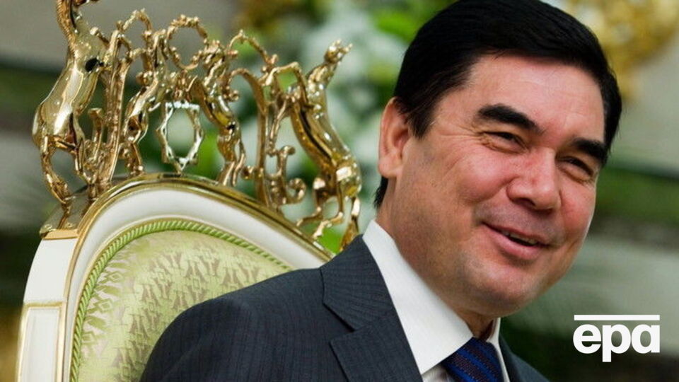 Бердымухамедов любит белый цвет