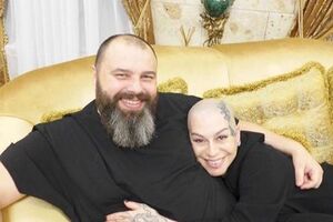 Фадеев: Кольцо выполнено из чистого золота, и на него нанесены специальные символы, обозначающие принадлежность к семье