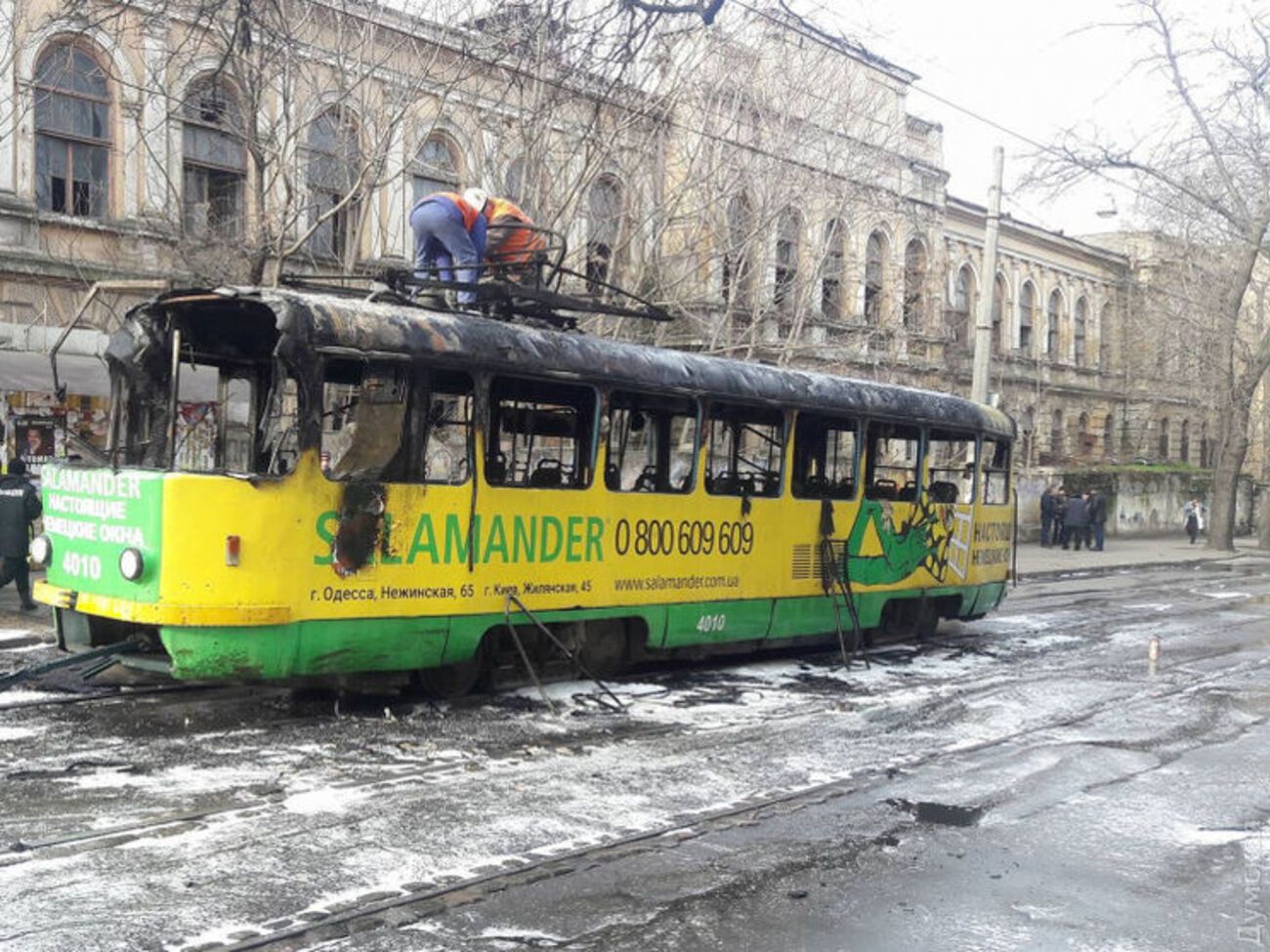 В результате инцидента пострадала выпрыгнувшая в окно женщина