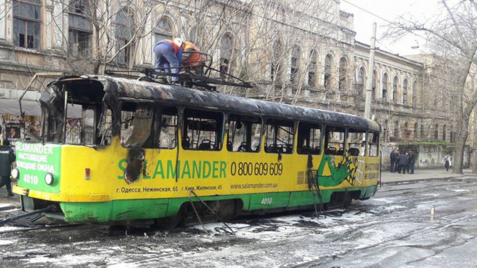 В результате инцидента пострадала выпрыгнувшая в окно женщина