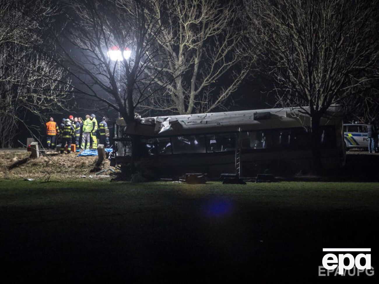 Несколько пассажиров оказались зажаты внутри автобуса
