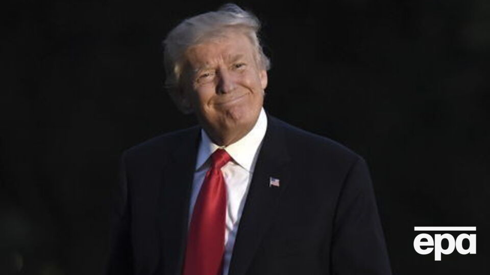 Трамп утверждает, что не говорил фразу о "грязных дырах"