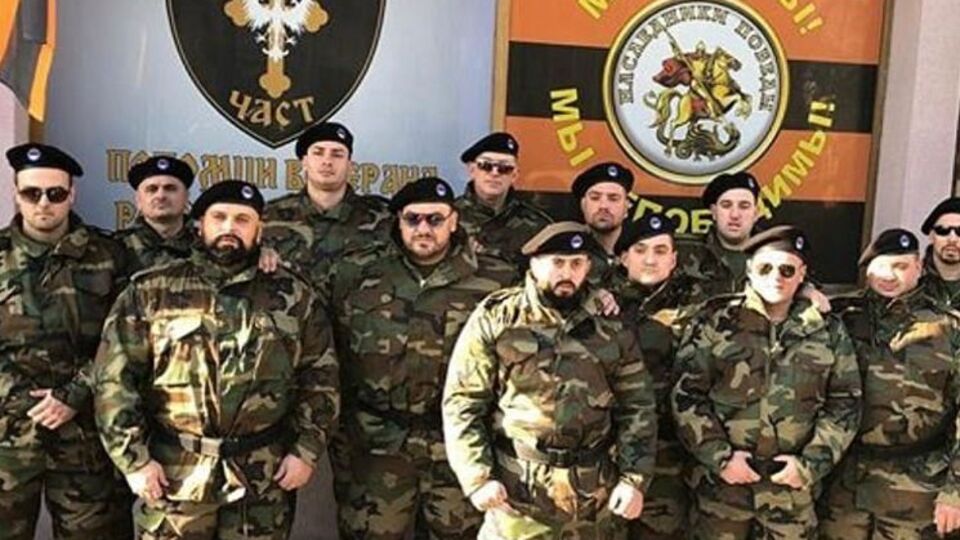 По данным СМИ, в созданный при помощи РФ отряд вербуют людей из "сербского преступного мира"