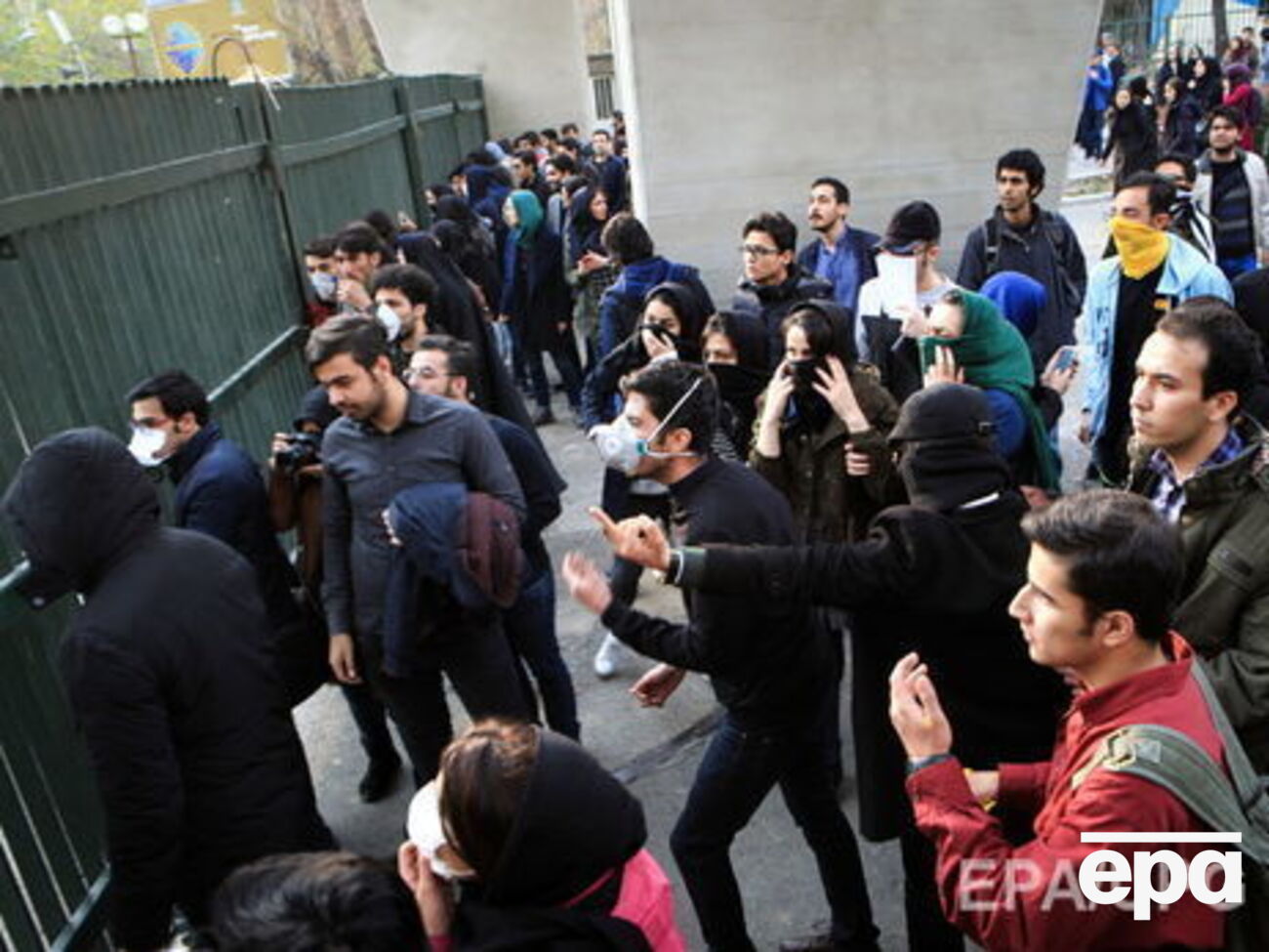 28 декабря в Иране начались крупнейшие за восемь лет антиправительственные акции протеста