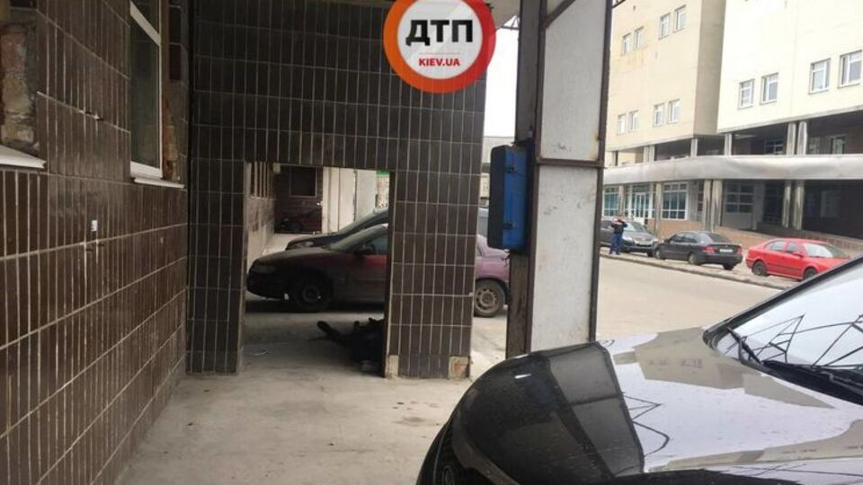 Тіло знайшли біля лікарні швидкої допомоги