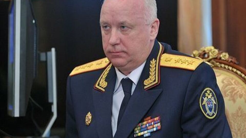 Бастрикін сказав, що "українські військовослужбовці протягом трьох років неодноразово обстрілювали з важких видів озброєння невибіркового характеру цивільні об'єкти, зокрема житлові будинки, школи, лікарні Донбасу"