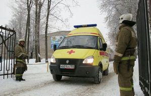 Учитеьку і дитину 16 років із пораненнями шиї в тяжкому стані доставили до лікарні