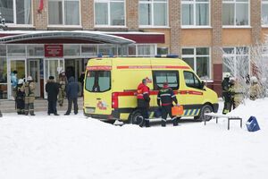 В школу приехало восемь бригад скорой помощи