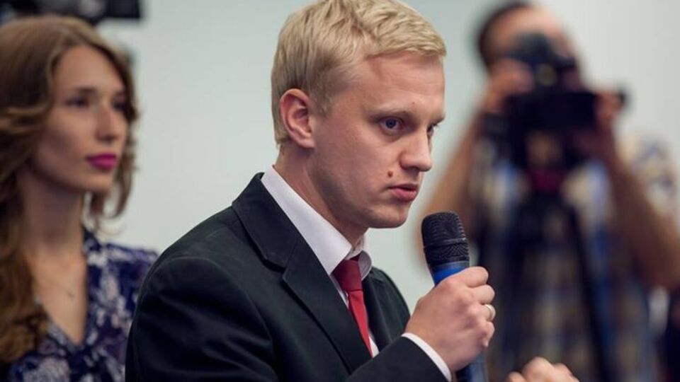 Шабунин: Политическая элита так не хочет антикоррупционного суда, что готова завалить гривну