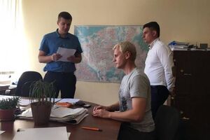 Шабунин (в центре) ударил видеоблогера 8 июня