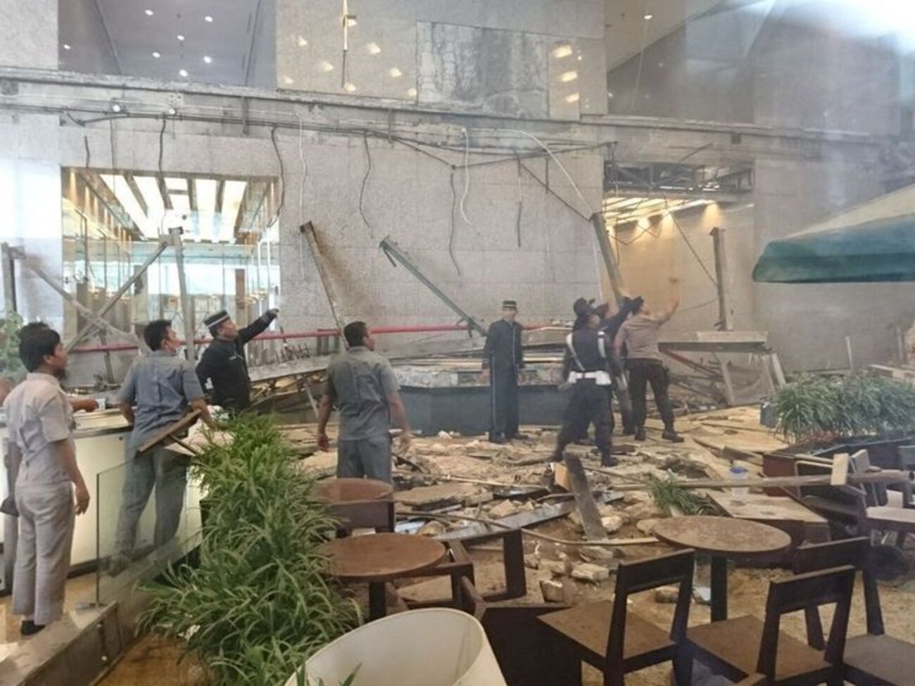 В&nbsp;результате падения пострадали 77 человек