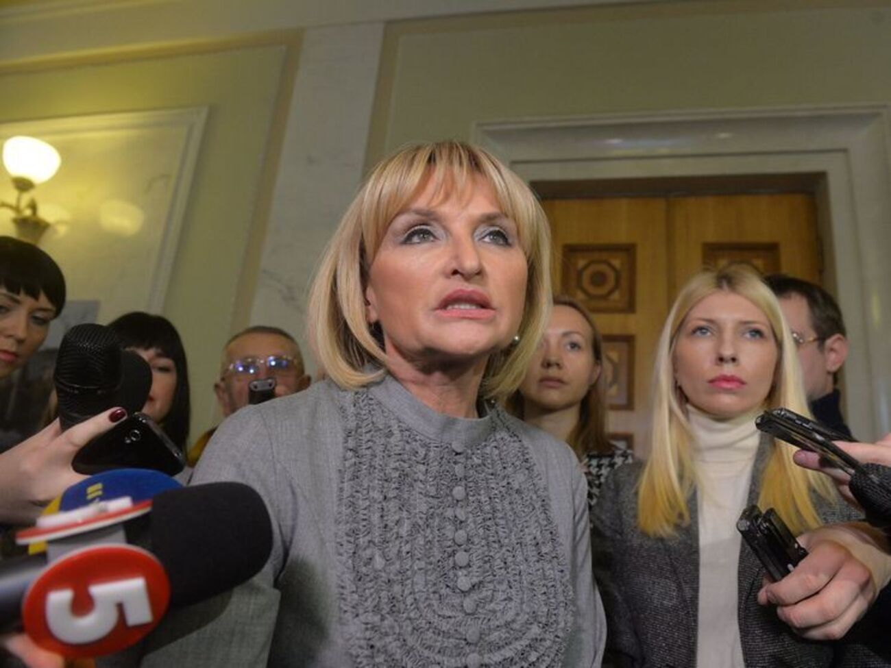 Луценко (в центре) отметила, что&nbsp;законопроект о реинтеграции Донбасса называет Россию оккупантом