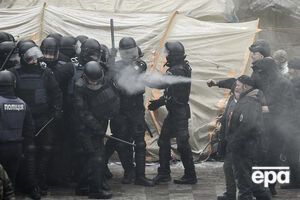 Митингующие использовали баллончики с газом
