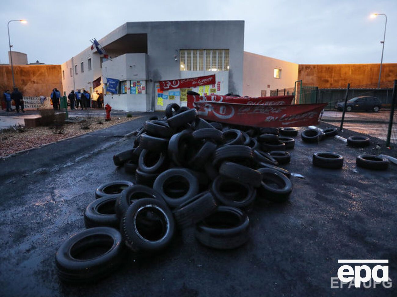Надзиратели французских тюрем добиваются усиления мер безопасности