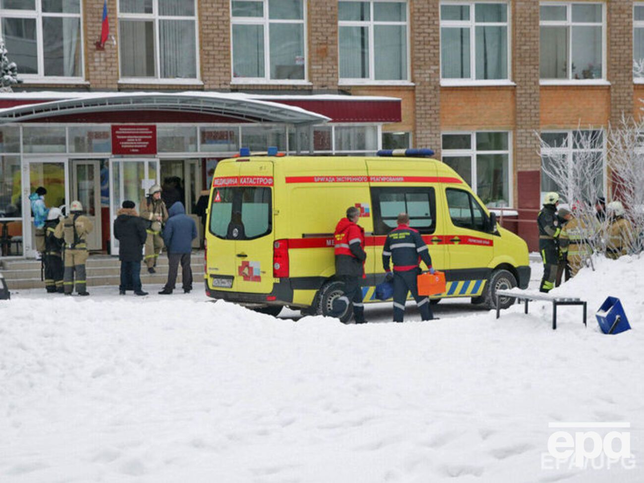 В результате драки в школе 15 человек получили ножевые ранения