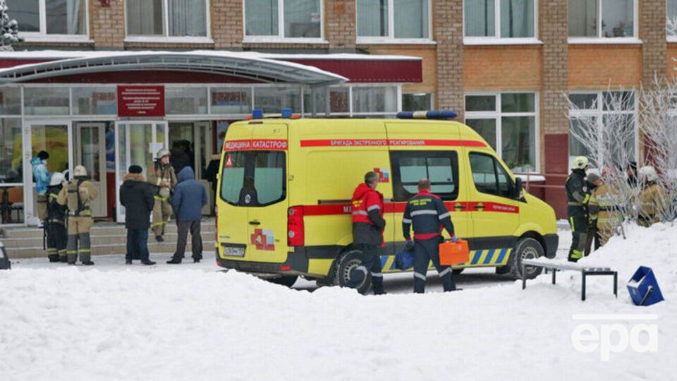 Унаслідок бійки у школі 15 людей дістали ножові поранення