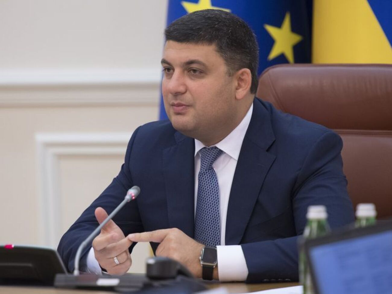 Гройсман возложил персональную ответственность за уборку снега на местных руководителей