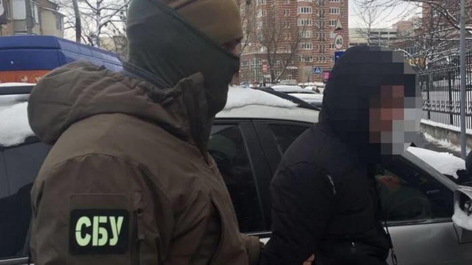 Полицейского задержали с поличным