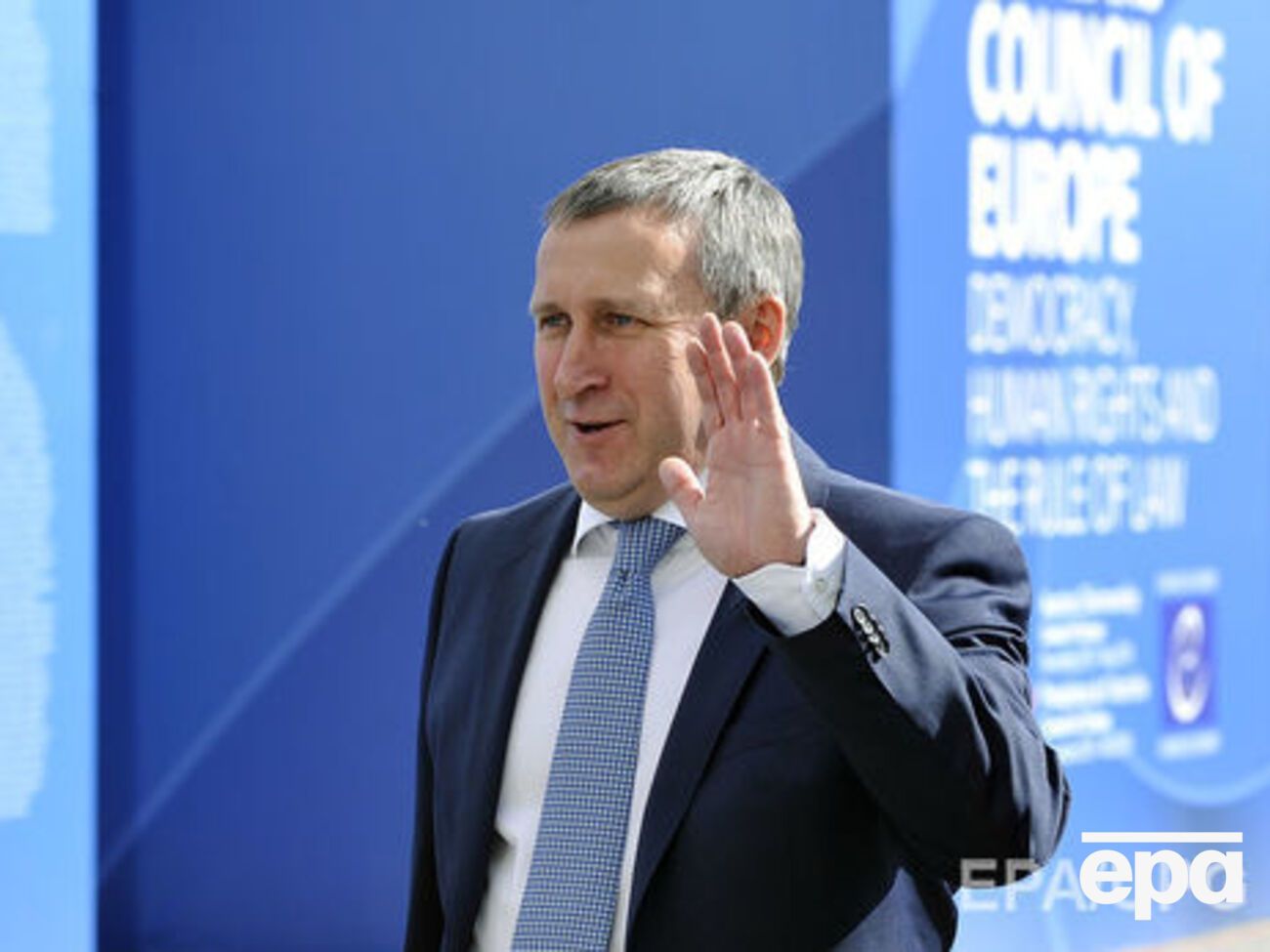 По мнению Дещицы, обращение "было попыткой оправдать направление войск в Крым"