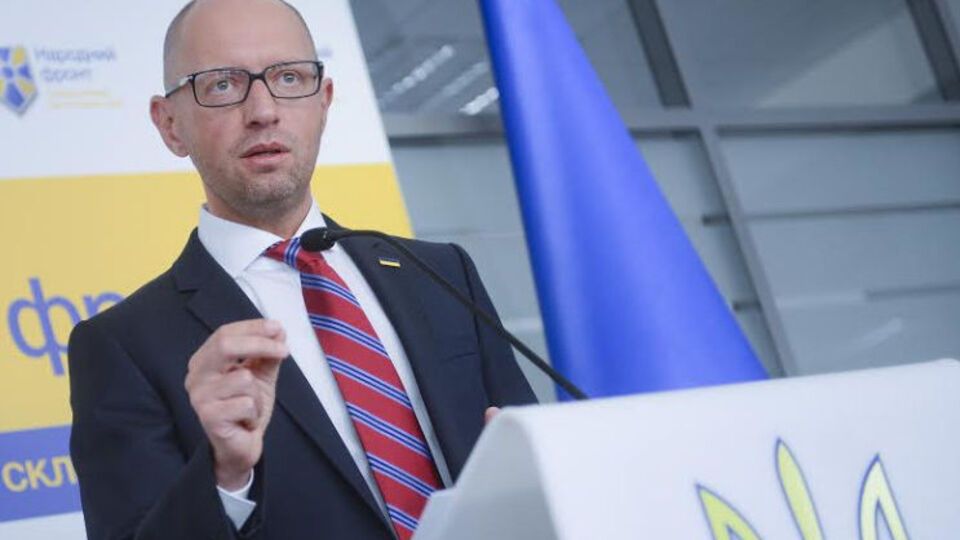 Яценюк може взяти участь у виборах президента, пише LB.ua