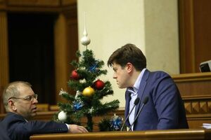 Вінник (праворуч) представляв у Раді законопроект про заходи щодо відновлення українського суверенітету на Донбасі