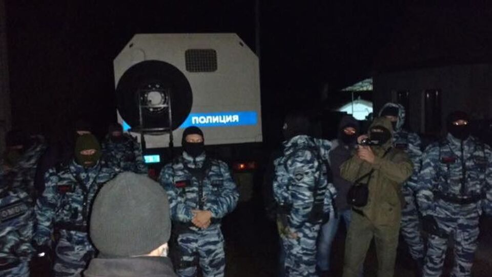 Активісти повідомили про затримання активістів у Криму