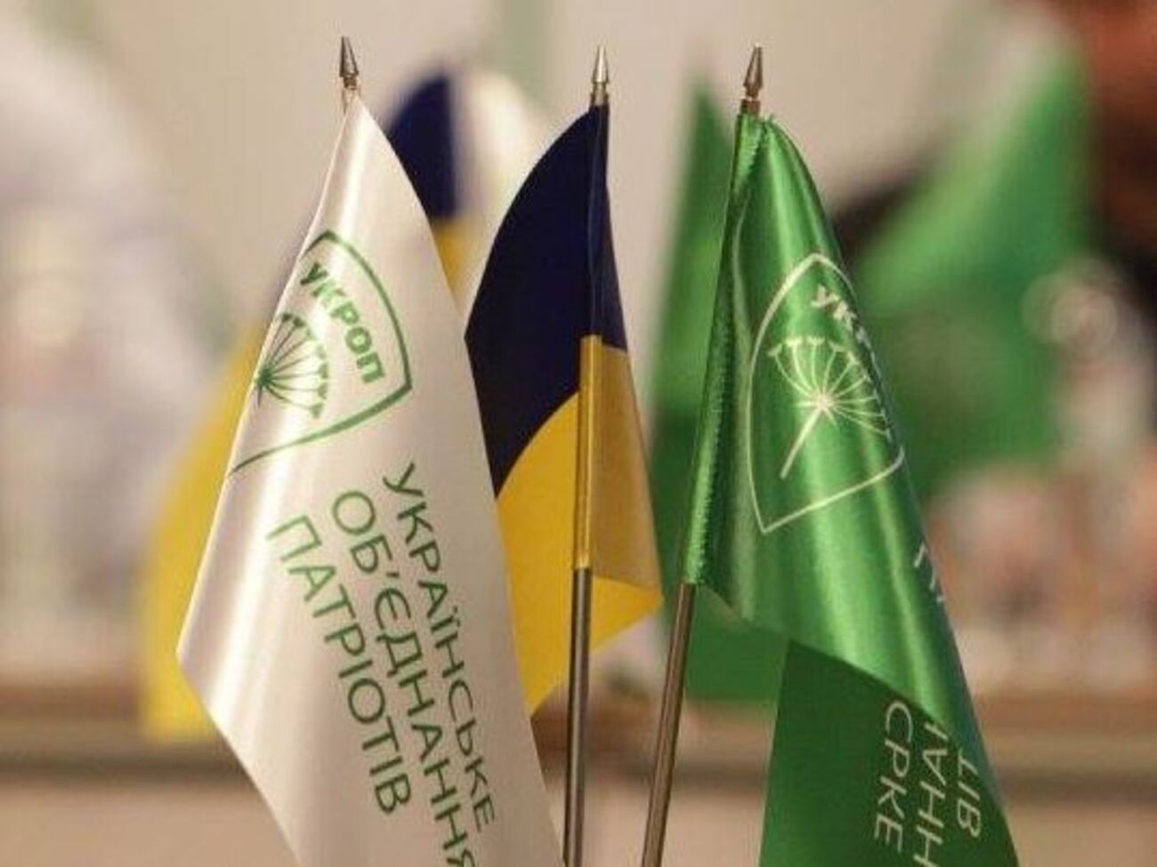 Самым важным недостатком документа они считают то, что он законодательно не закрепляет разрыв дипломатических и торговых отношений с Россией