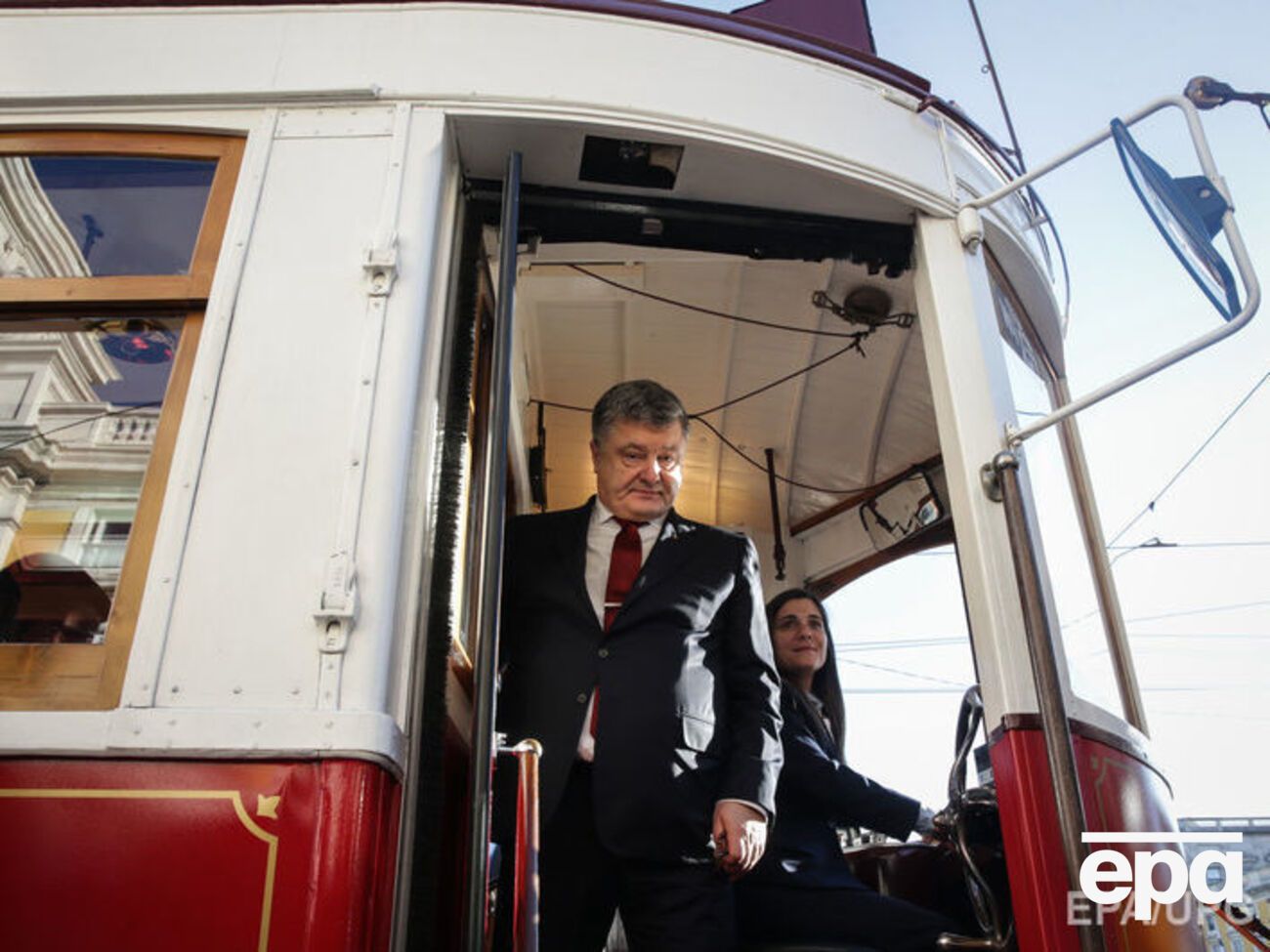 Порошенко:&nbsp;Благодаря практической помощи наших канадских партнеров мы продолжаем развивать и модернизировать потенциал ВСУ