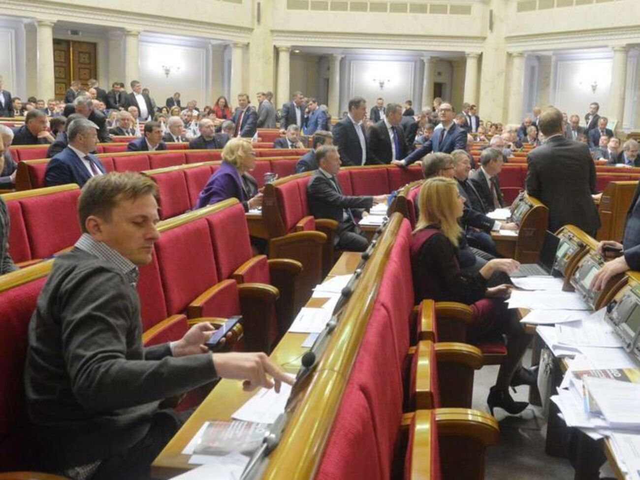 Рада не смогла включить законопроекты об антикоррупционном суде в повестку дня