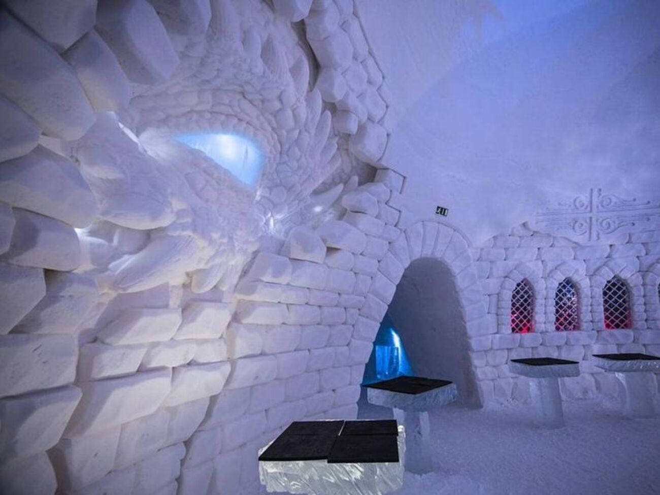 Готель розташований на курорті Кіттіля за 200 км від Полярного кола