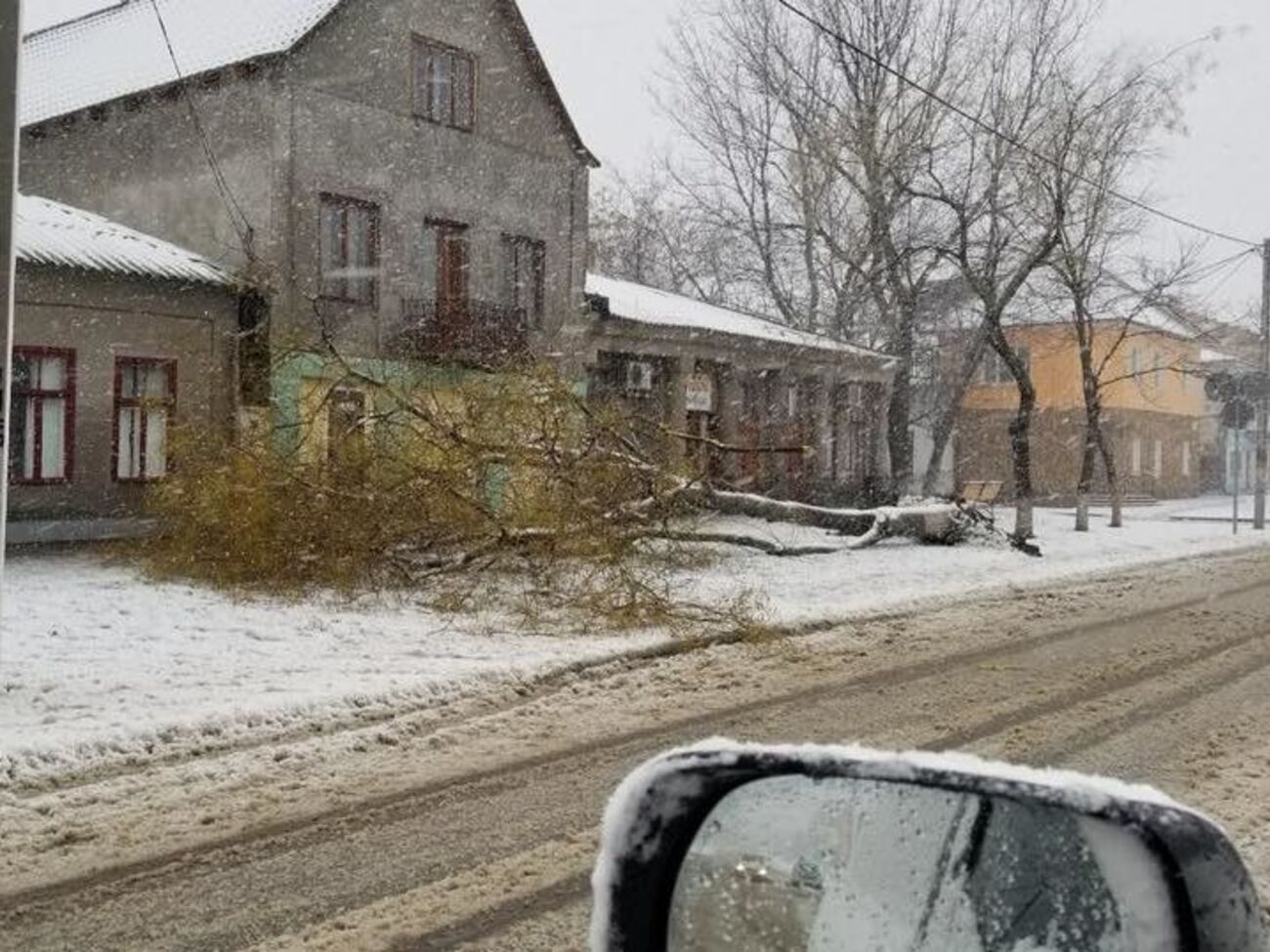 Из-за непогоды в Одесской области действует ограничение для движения грузового и пассажирского транспорта