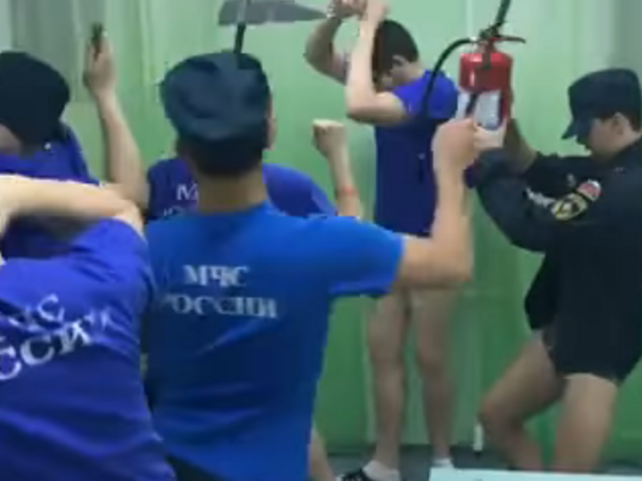 Герої відео станцювали під пісню Satisfaction
