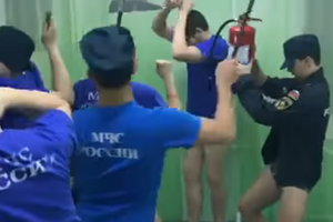 Герої відео станцювали під пісню Satisfaction