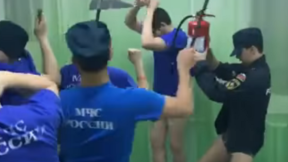 Герої відео станцювали під пісню Satisfaction